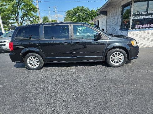 Used 2014 Dodge Grand Caravan SXT FWD image 2
