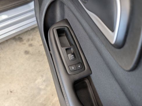 Used 2015 Chrysler 200 Limited w/ Convenience Group FWD image 31