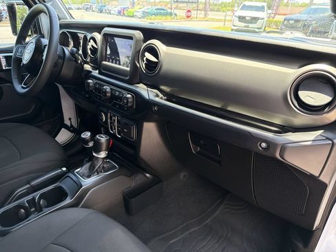 Used 2023 Jeep Gladiator Sport AWD/4WD image 13