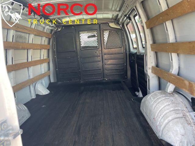 Used 2018 Chevrolet Express 2500 w/ Driver Convenience Package RWD image 18