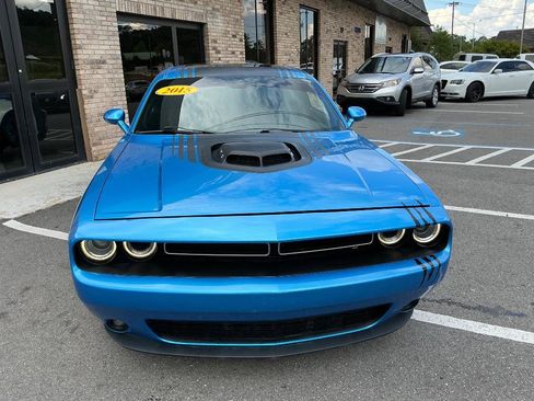 Used 2015 Dodge Challenger R/T RWD image 10