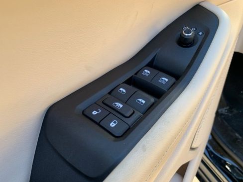 New 2025 Jeep Grand Cherokee Limited w/ Black Appearance Package image 17