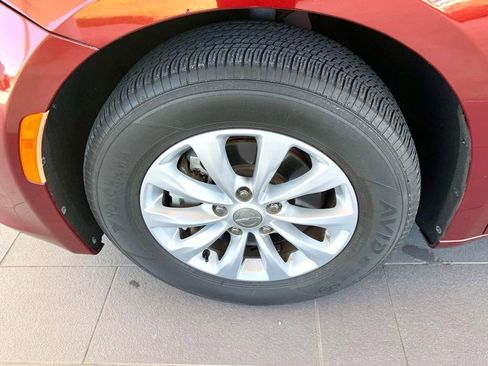 Used 2019 Chrysler Pacifica Touring Plus image 8