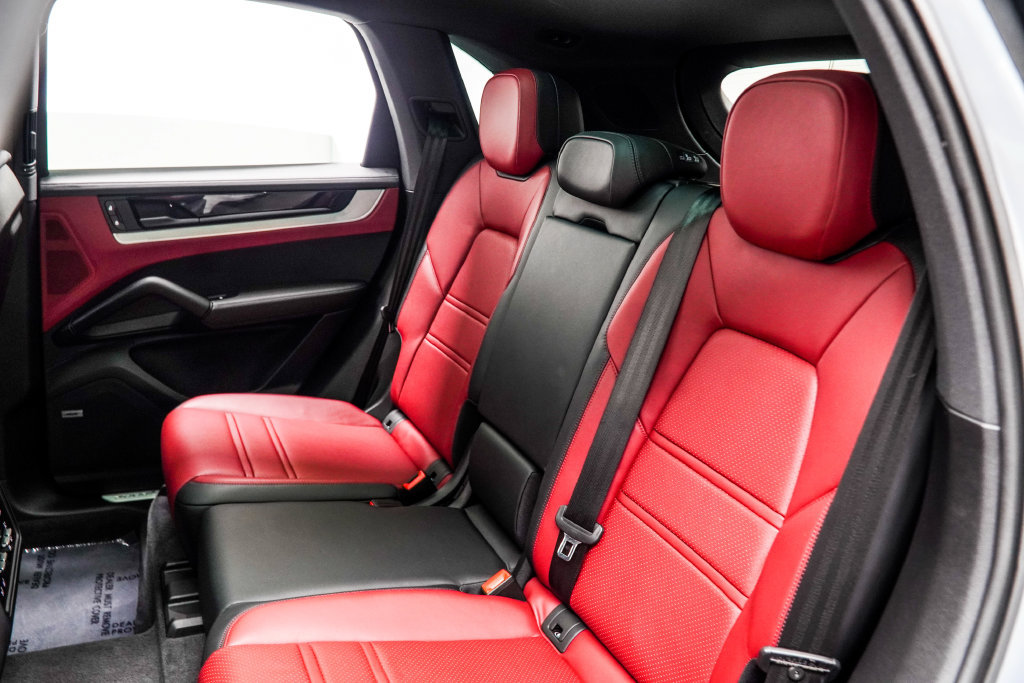 Used 2024 Porsche Cayenne AWD/4WD image 57