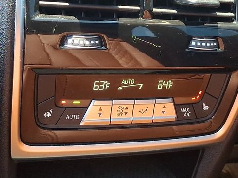 Used 2022 BMW X5 xDrive40i w/ M Sport Package AWD/4WD image 11