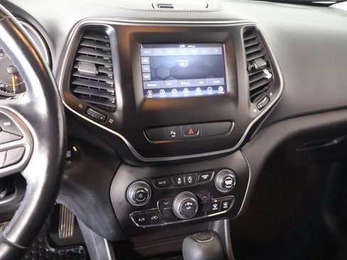 Used 2020 Jeep Cherokee Latitude Plus w/ Cold Weather Group image 5