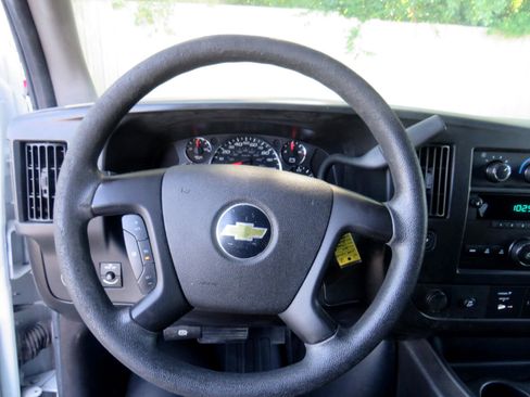 Used 2011 Chevrolet Express 3500 LS image 10