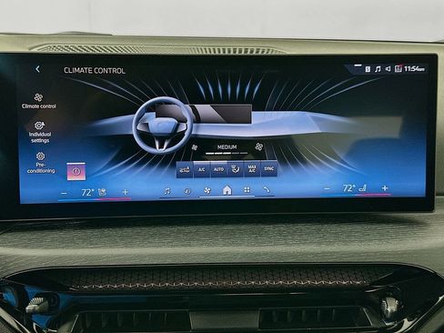 Used 2025 BMW 330i Sedan w/ Convenience Package image 16