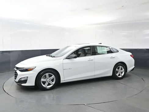 Used 2021 Chevrolet Malibu LS FWD image 2