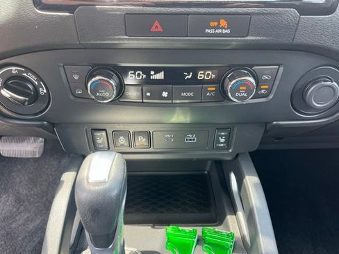 Used 2022 Nissan Frontier SV AWD/4WD image 24