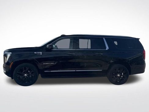 Used 2025 GMC Yukon XL Denali AWD/4WD image 11