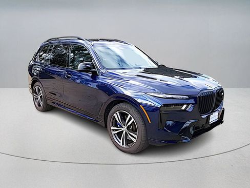 Used 2025 BMW X7 M60i image 8