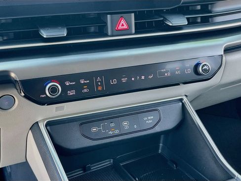 Used 2025 Kia Carnival SX w/ SX Dark Edition Package FWD image 15