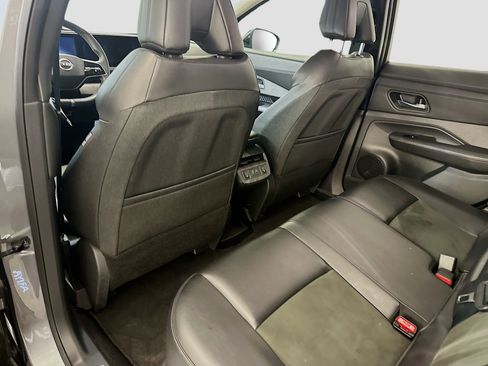 Used 2023 Nissan Ariya AWD image 28