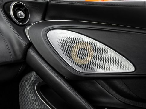 Used 2022 McLaren GT RWD image 34