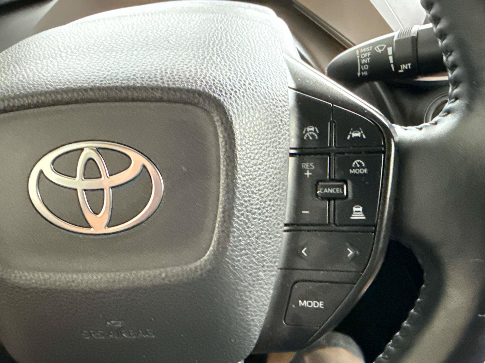 Used 2025 Toyota Prius LE FWD image 25