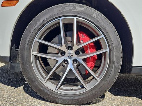 Certified 2023 Porsche Macan S image 11