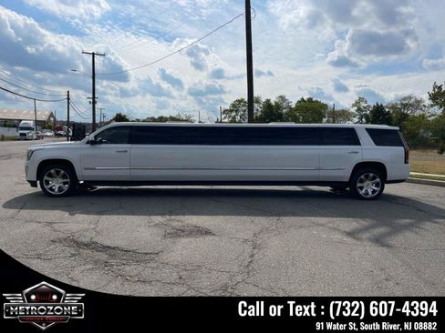Used 2016 Cadillac Escalade 2WD image 3
