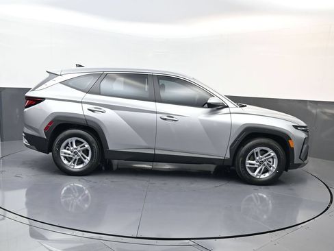 Certified 2026 Hyundai Tucson SE FWD image 3