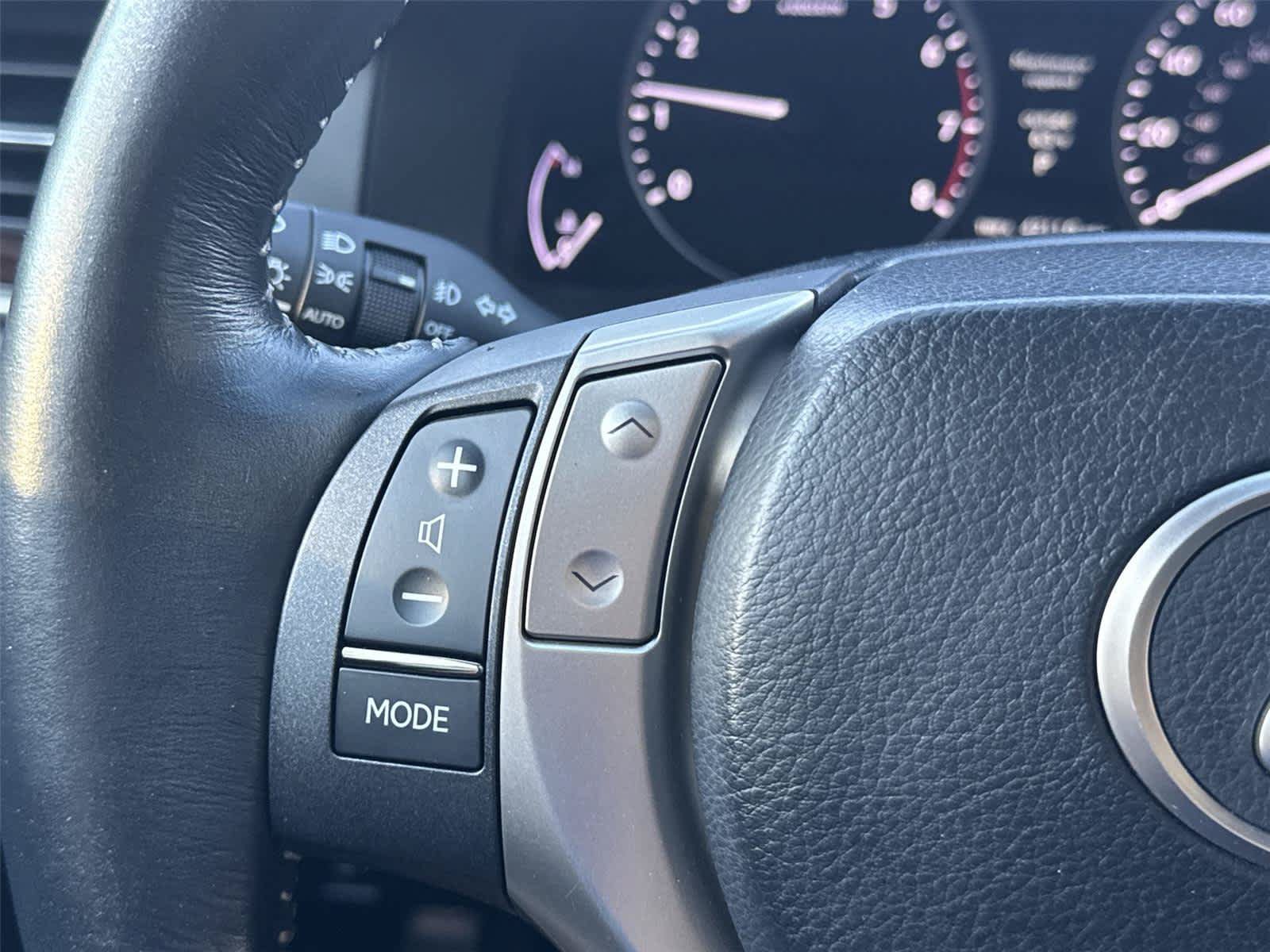 Used 2014 Lexus ES 350 w/ Luxury Package FWD image 19