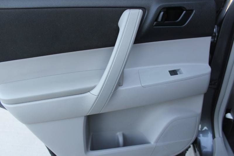 Used 2013 Toyota Highlander 4WD w/ Cold Weather Pkg image 12
