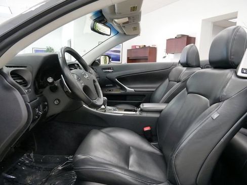 Used 2010 Lexus IS 250C w/ Luxury Pkg RWD image 8