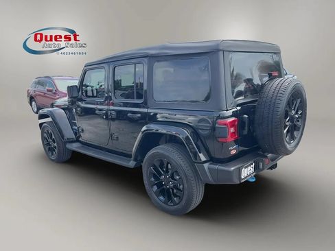 Used 2022 Jeep Wrangler Unlimited Sahara w/ Cold Weather Group AWD/4WD image 5