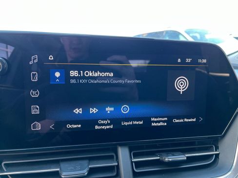 Used 2025 Chevrolet Trax LT image 20