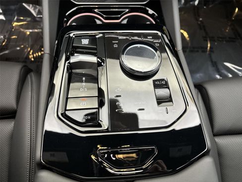 New 2026 BMW 530i xDrive w/ Convenience Package image 23