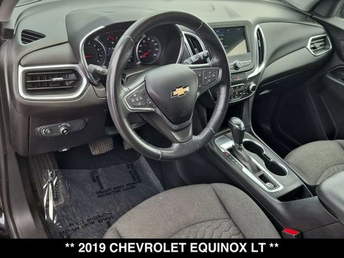 Used 2019 Chevrolet Equinox LT w/ Driver Convenience Package FWD image 2