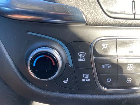 Used 2023 Chevrolet Equinox LT image 24