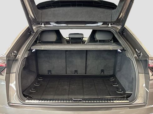 Used 2022 Lamborghini Urus image 32