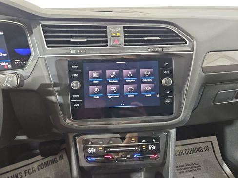 Used 2022 Volkswagen Tiguan SE AWD/4WD image 18