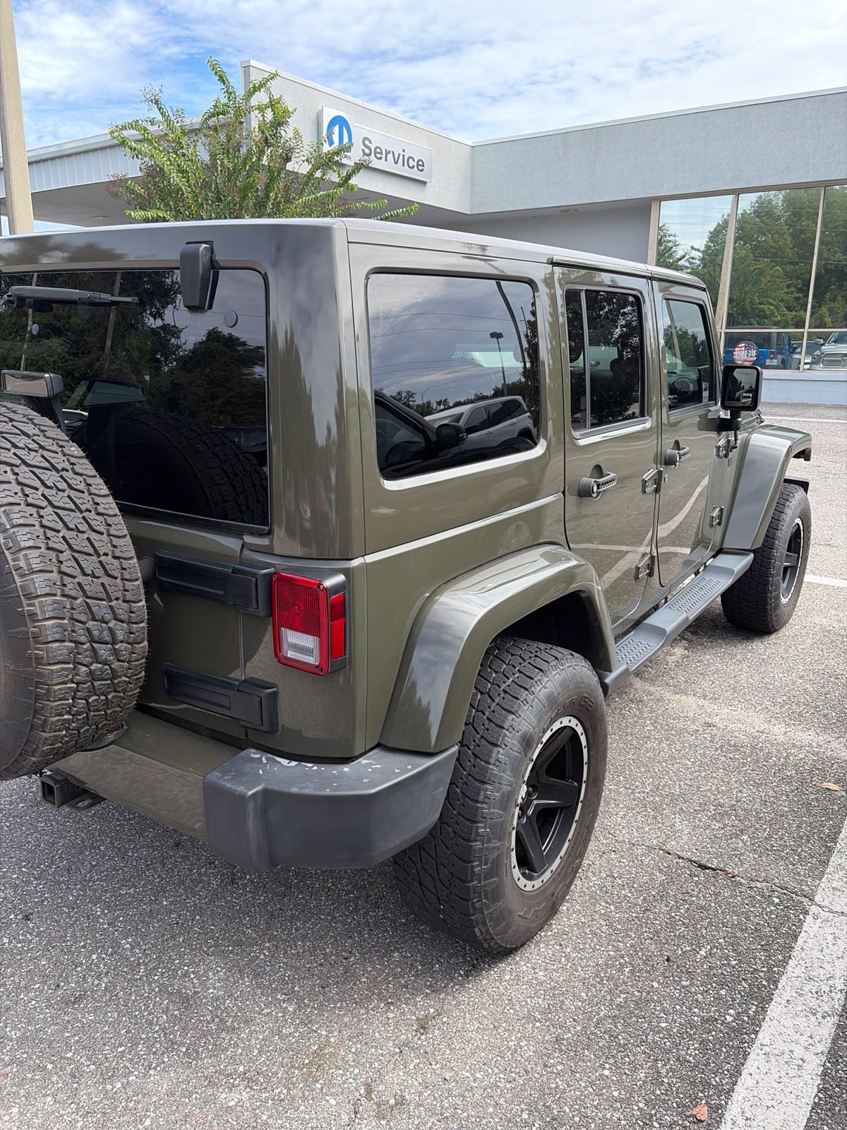 Used 2016 Jeep Wrangler Unlimited Sahara AWD/4WD image 2