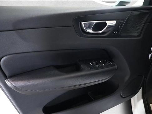 Used 2019 Volvo XC60 T6 Momentum w/ Multimedia Package AWD/4WD image 10