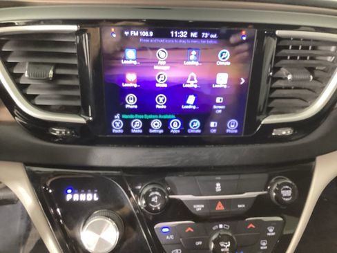 Used 2017 Chrysler Pacifica Touring FWD image 24