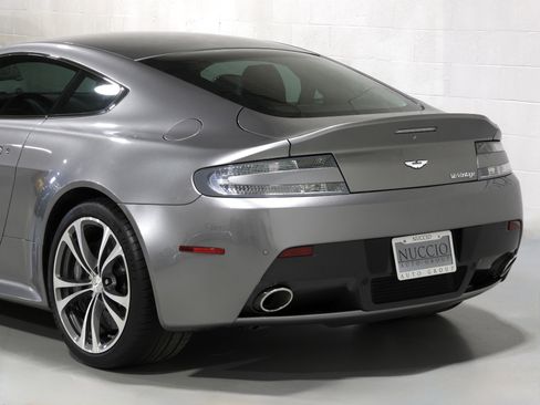 Used 2012 Aston Martin V12 Vantage Coupe image 30