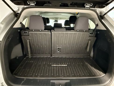 Certified 2023 Toyota Highlander L image 21