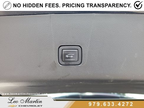 Used 2023 Chevrolet Traverse RS FWD image 8