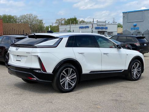 Used 2024 Cadillac Lyriq Luxury image 6