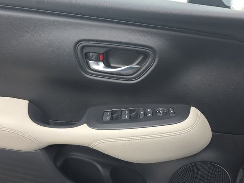 Used 2024 Honda HR-V LX image 11