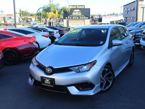Used 2018 Toyota Corolla iM w/ Carpet Mat Package (TMS) FWD image 38