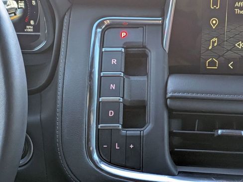 Used 2023 GMC Yukon SLE AWD/4WD image 28