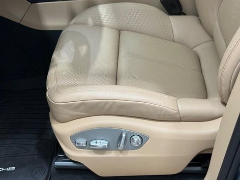 Certified 2025 Porsche Macan AWD/4WD image 26