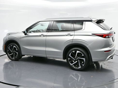 Used 2023 Mitsubishi Outlander SEL image 5