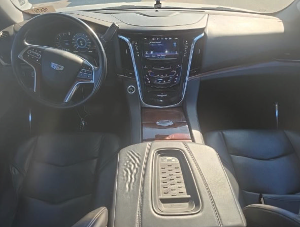 Used 2016 Cadillac Escalade Luxury AWD/4WD image 3