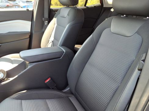 Used 2024 Chevrolet Trax LT FWD image 19