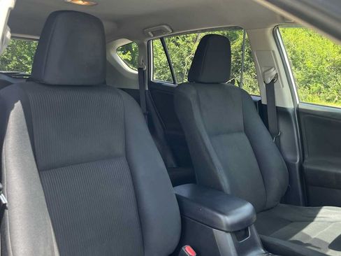 Used 2017 Toyota RAV4 LE AWD/4WD image 36