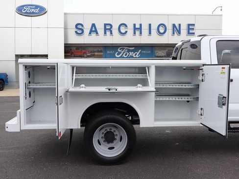 New 2025 Ford F550 4x4 Crew Cab Super Duty w/ XL Chrome Package image 4