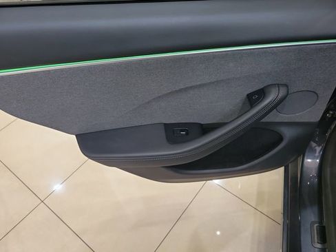 Used 2025 Tesla Model 3 Long Range image 9